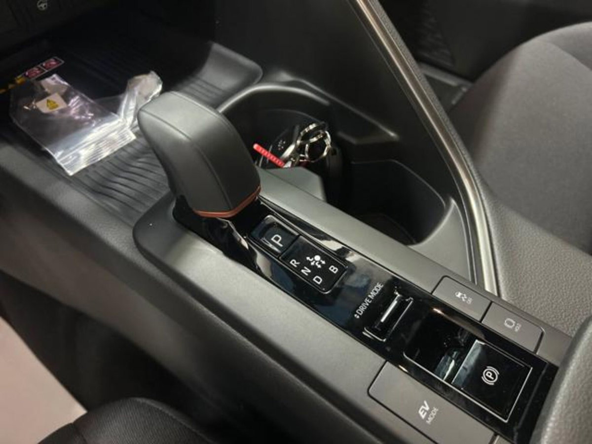 Toyota Toyota C-HR 2.0 phev Trend fwd e-cvt (12)