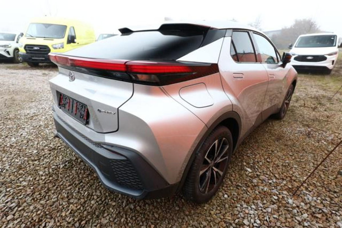 Toyota Toyota C-HR 2.0 phev Trend fwd e-cvt (3)