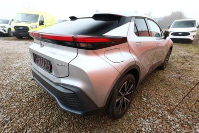 Toyota Toyota C-HR 2.0 phev Trend fwd e-cvt (3)