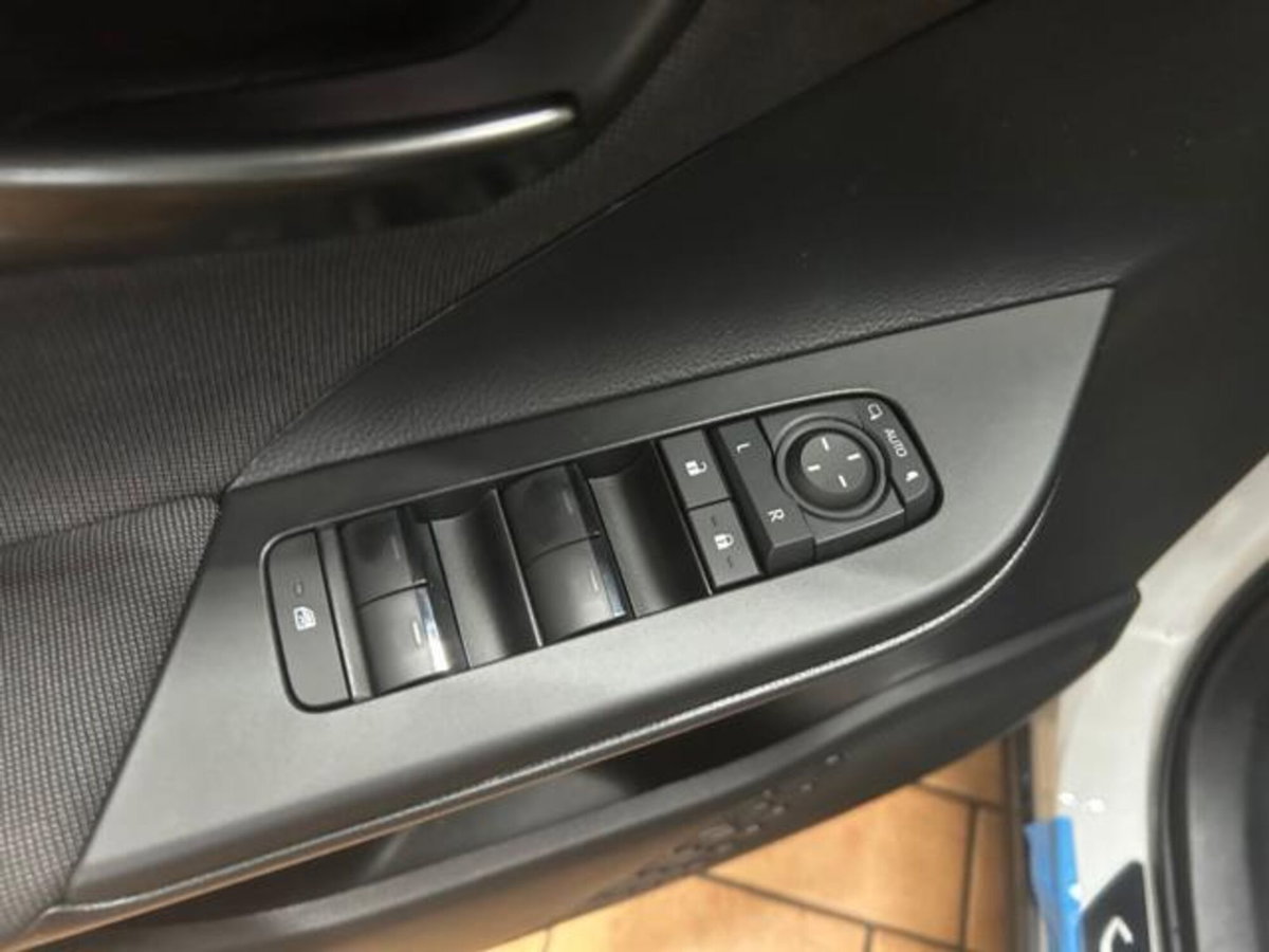 Toyota Toyota C-HR 2.0 phev Trend fwd e-cvt (9)