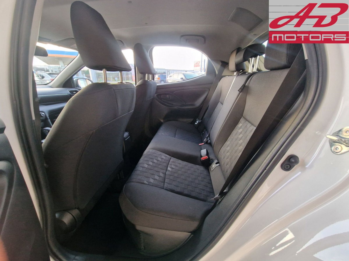 Toyota Yaris 1.5 Hybrid 5 porte Energy (11)