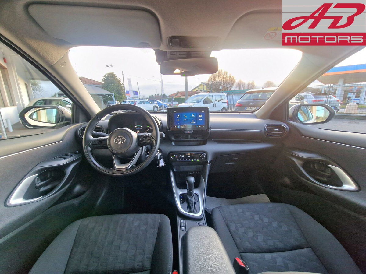 Toyota Yaris 1.5 Hybrid 5 porte Energy (12)