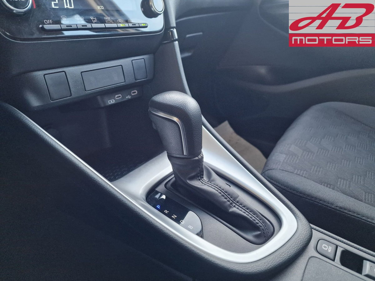 Toyota Yaris 1.5 Hybrid 5 porte Energy (18)