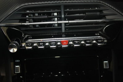 Peugeot 2008 PureTech 130 S&S EAT8 Allure Pack (13)