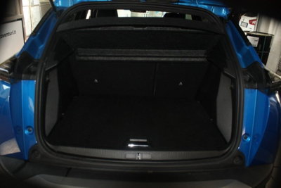 Peugeot 2008 PureTech 130 S&S EAT8 Allure Pack (5)