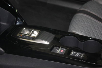 Peugeot 2008 PureTech 130 S&S EAT8 Allure Pack (9)