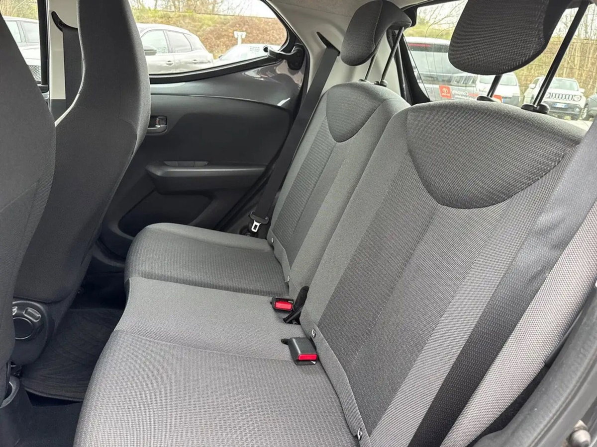 Toyota Aygo 1.0 VVT-i 72 CV 5 porte x-fun MMT (11)