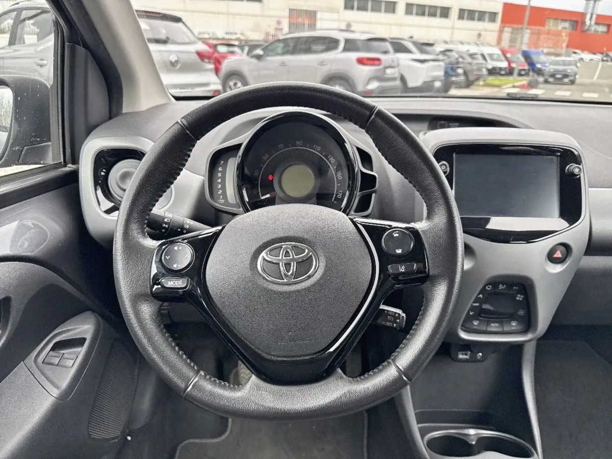 Toyota Aygo 1.0 VVT-i 72 CV 5 porte x-fun MMT (9)