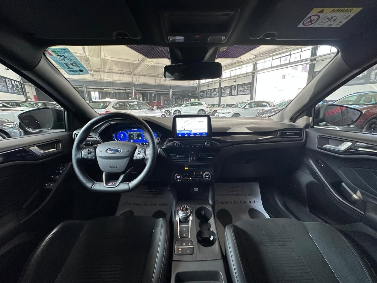 Ford Focus 2.3 EcoBoost 280 CV automatico 5p. ST (17)