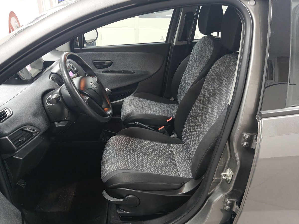 Lancia Ypsilon 1.0 FireFly 5 porte S&S Hybrid Ecochic Silver (10)
