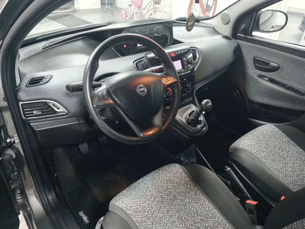 Lancia Ypsilon 1.0 FireFly 5 porte S&S Hybrid Ecochic Silver (11)