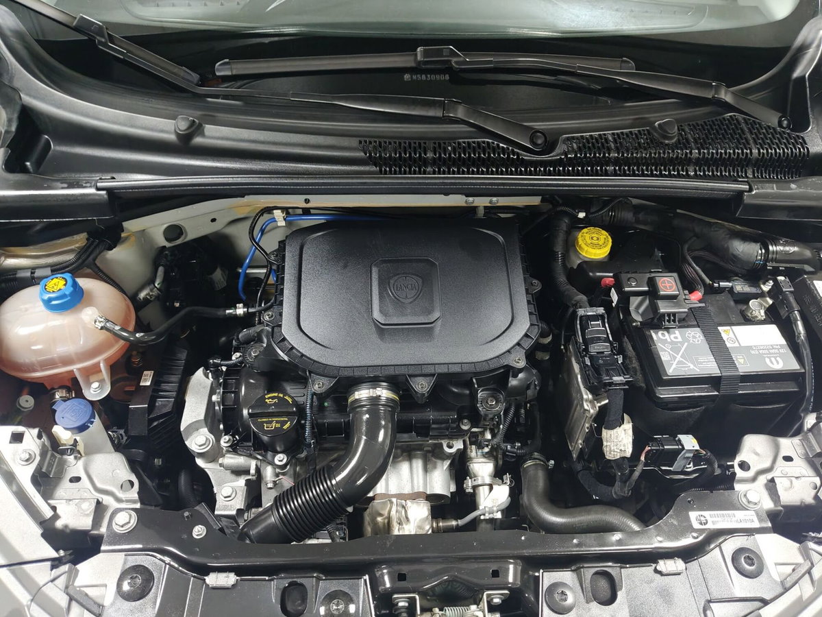 Lancia Ypsilon 1.0 FireFly 5 porte S&S Hybrid Ecochic Silver (13)