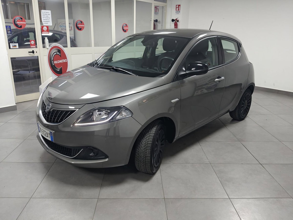 Lancia Ypsilon 1.0 FireFly 5 porte S&S Hybrid Ecochic Silver (14)