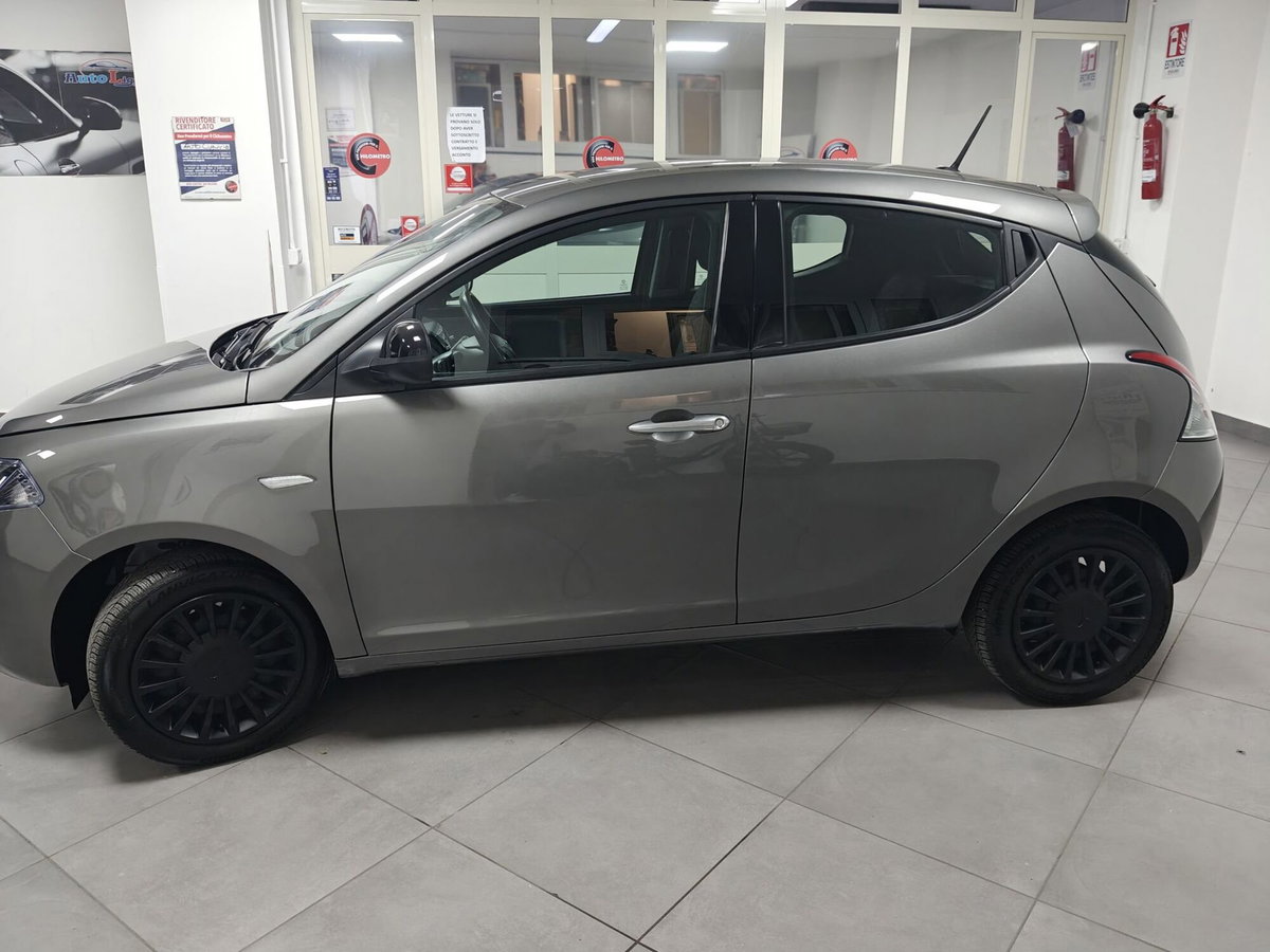 Lancia Ypsilon 1.0 FireFly 5 porte S&S Hybrid Ecochic Silver (15)