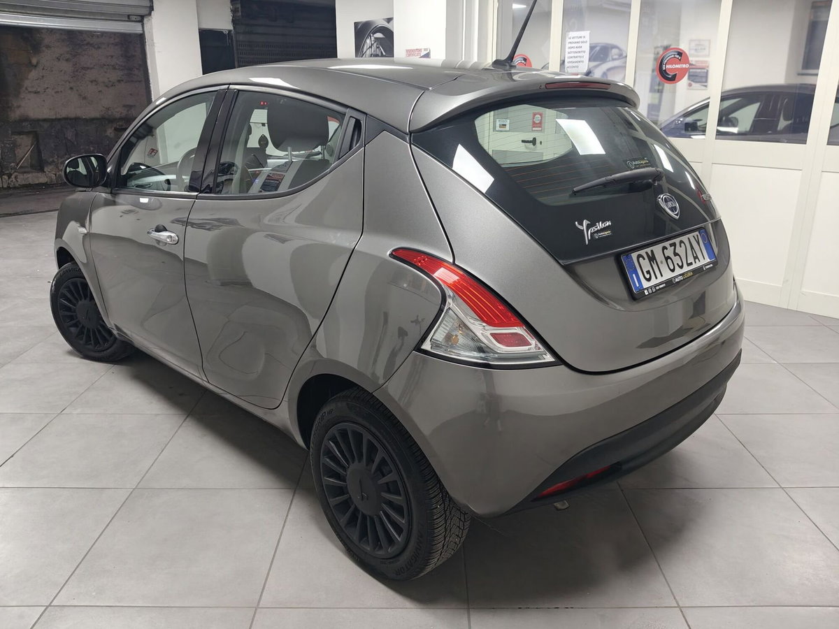Lancia Ypsilon 1.0 FireFly 5 porte S&S Hybrid Ecochic Silver (17)