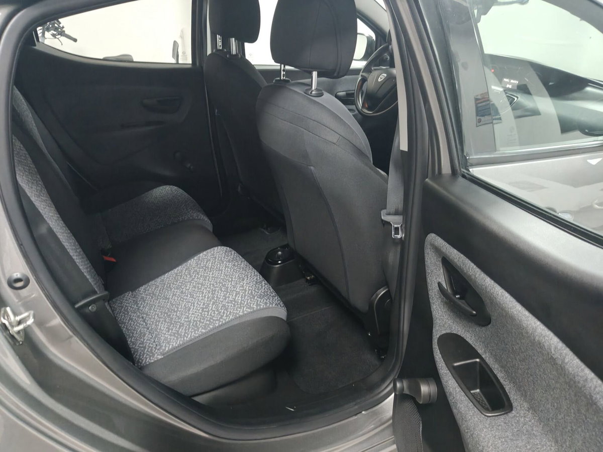 Lancia Ypsilon 1.0 FireFly 5 porte S&S Hybrid Ecochic Silver (19)