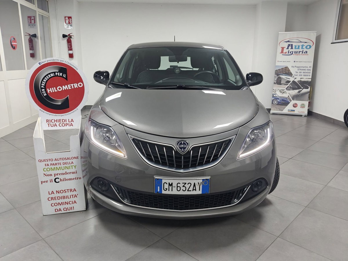 Lancia Ypsilon 1.0 FireFly 5 porte S&S Hybrid Ecochic Silver (2)