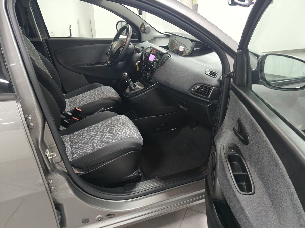Lancia Ypsilon 1.0 FireFly 5 porte S&S Hybrid Ecochic Silver (20)