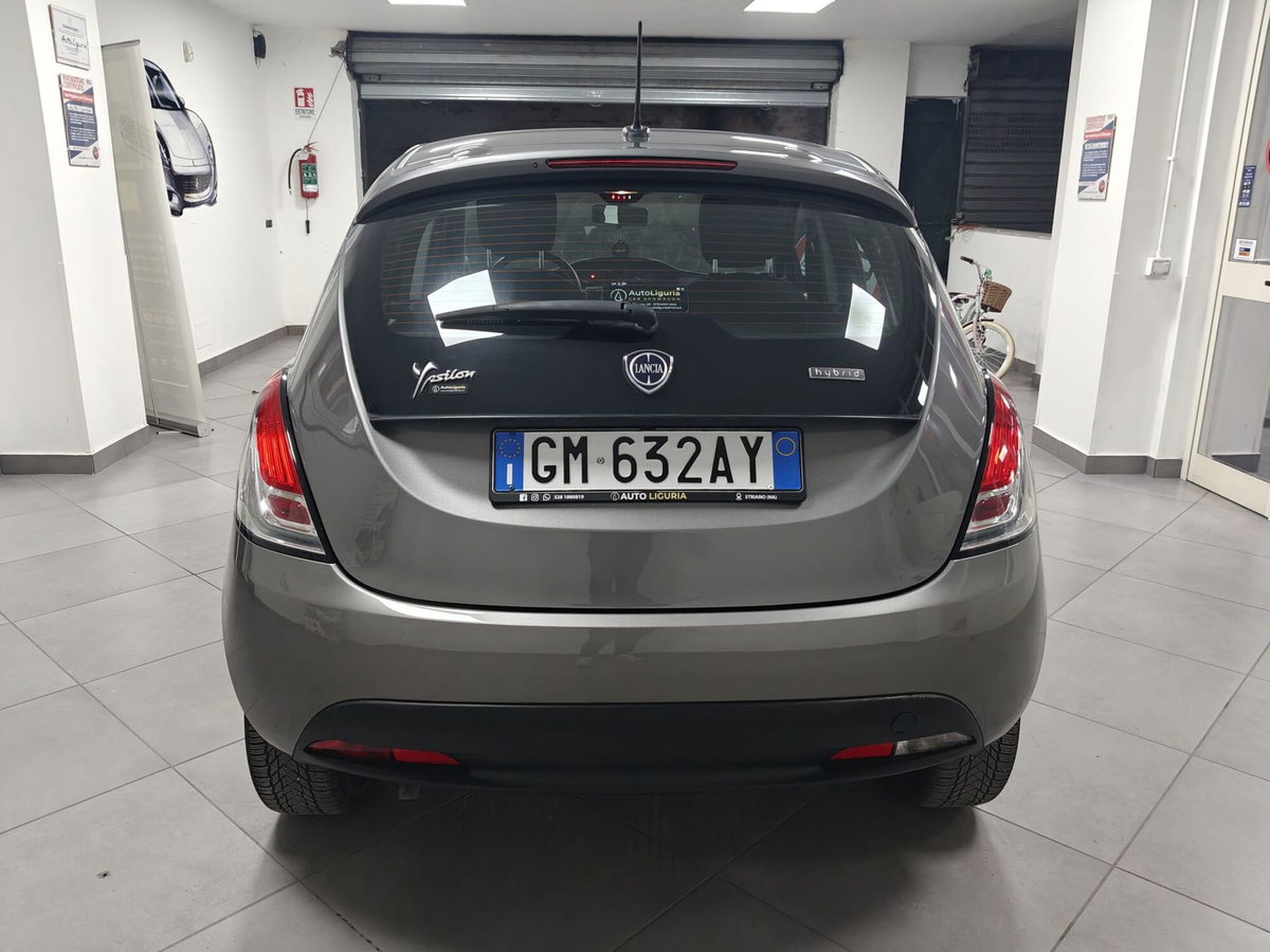 Lancia Ypsilon 1.0 FireFly 5 porte S&S Hybrid Ecochic Silver (3)