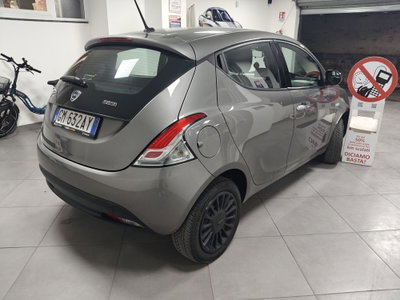 Lancia Ypsilon 1.0 FireFly 5 porte S&S Hybrid Ecochic Silver (4)