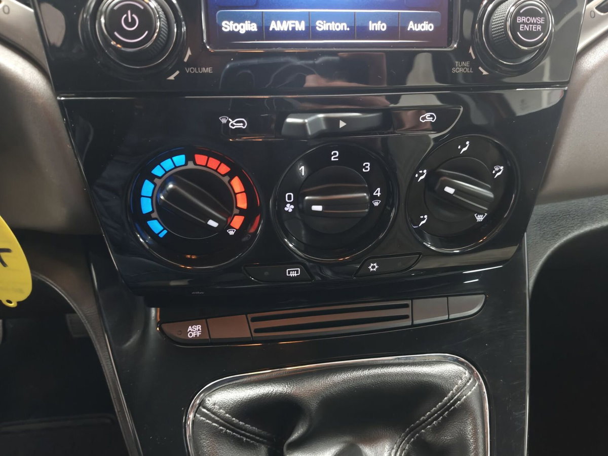 Lancia Ypsilon 1.3 MJT 16V 95 CV 5 porte S&S Gold (8)