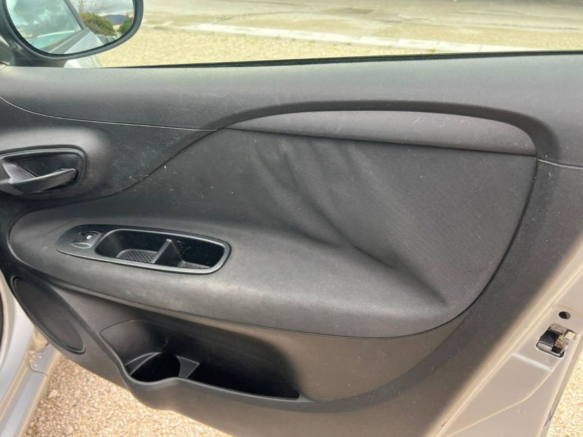 Fiat Punto 1.2 8V 5 porte Easy (12)