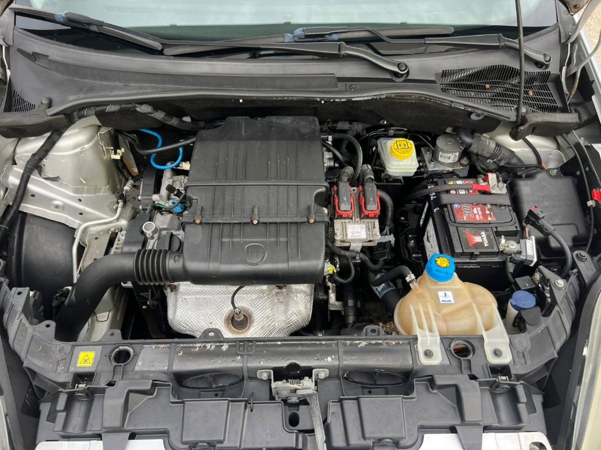 Fiat Punto 1.2 8V 5 porte Easy (7)