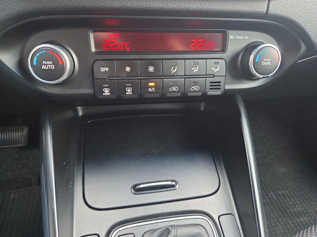 Kia Carens 1.7 CRDi 141 CV DCT Class (14)