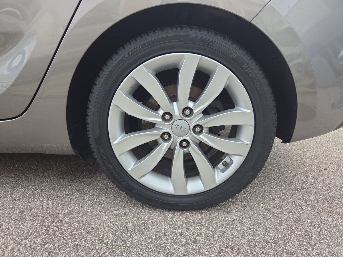 Kia Carens 1.7 CRDi 141 CV DCT Class (7)