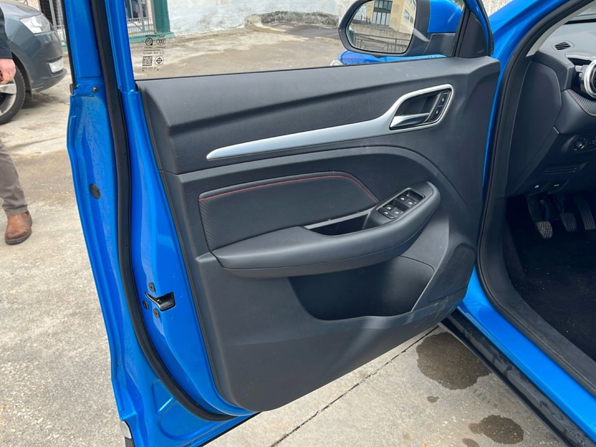 Mg ZS ZS 1.5 Luxury (10)