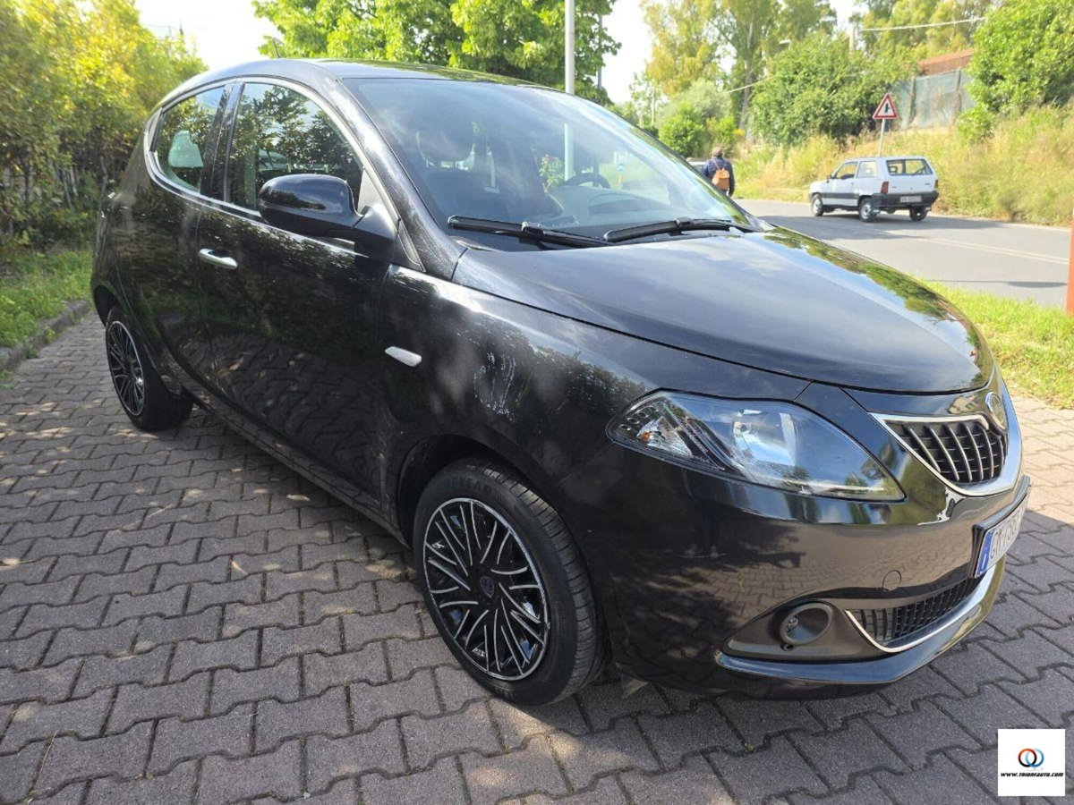 Lancia Ypsilon 1.0 FireFly 5 porte S&S Hybrid Ecochic A. Ferretti