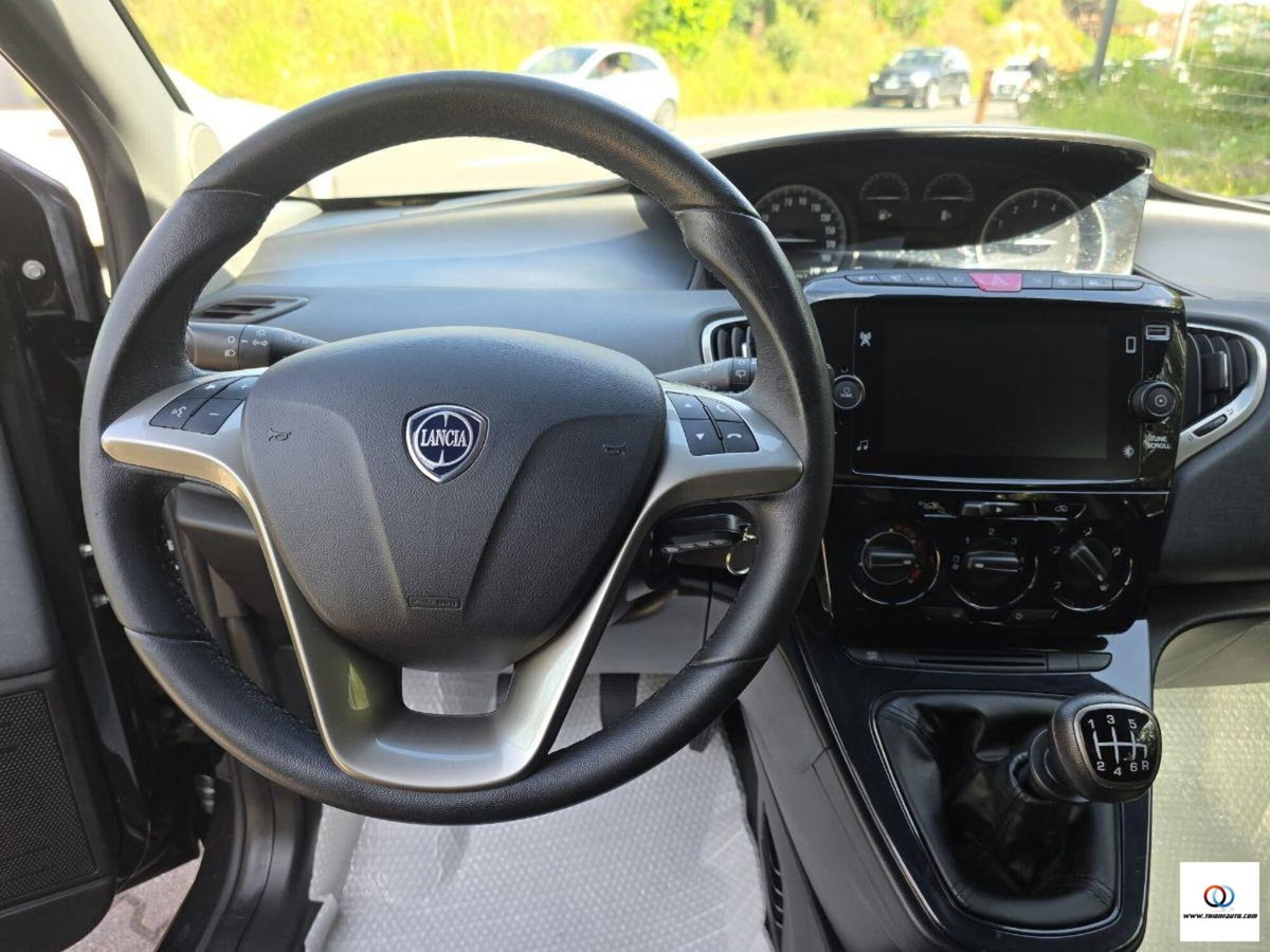 Lancia Ypsilon 1.0 FireFly 5 porte S&S Hybrid Ecochic A. Ferretti (13)