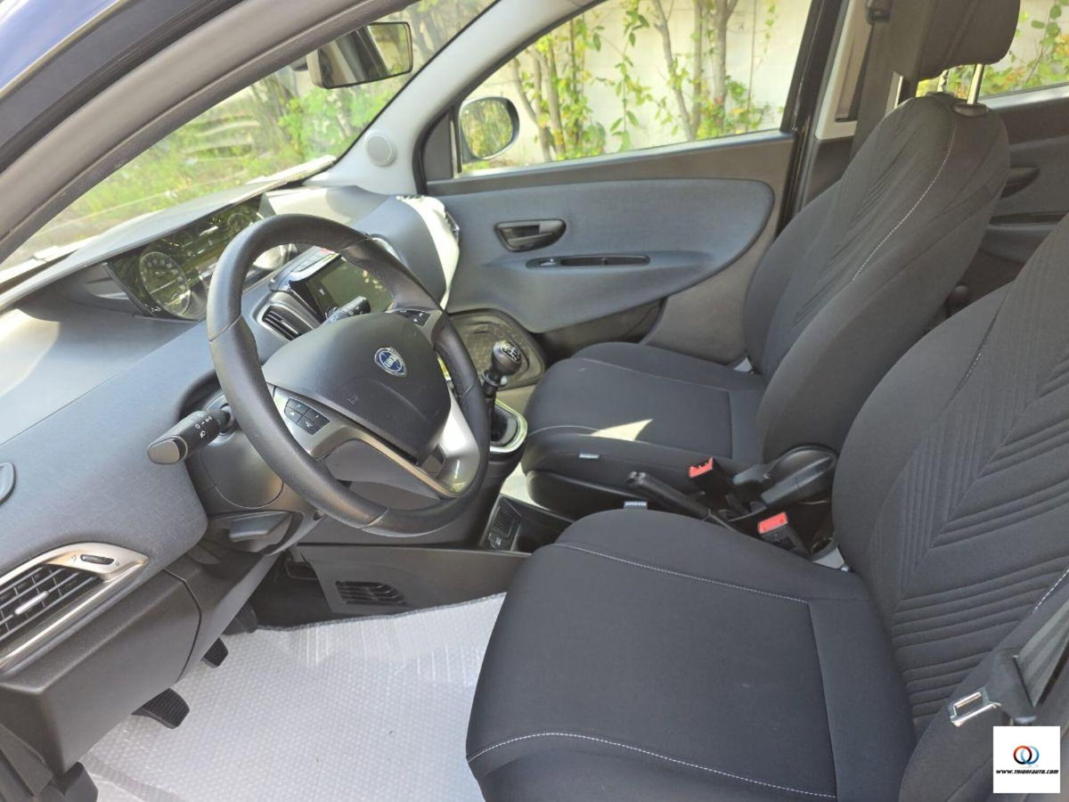 Lancia Ypsilon 1.0 FireFly 5 porte S&S Hybrid Ecochic A. Ferretti (14)
