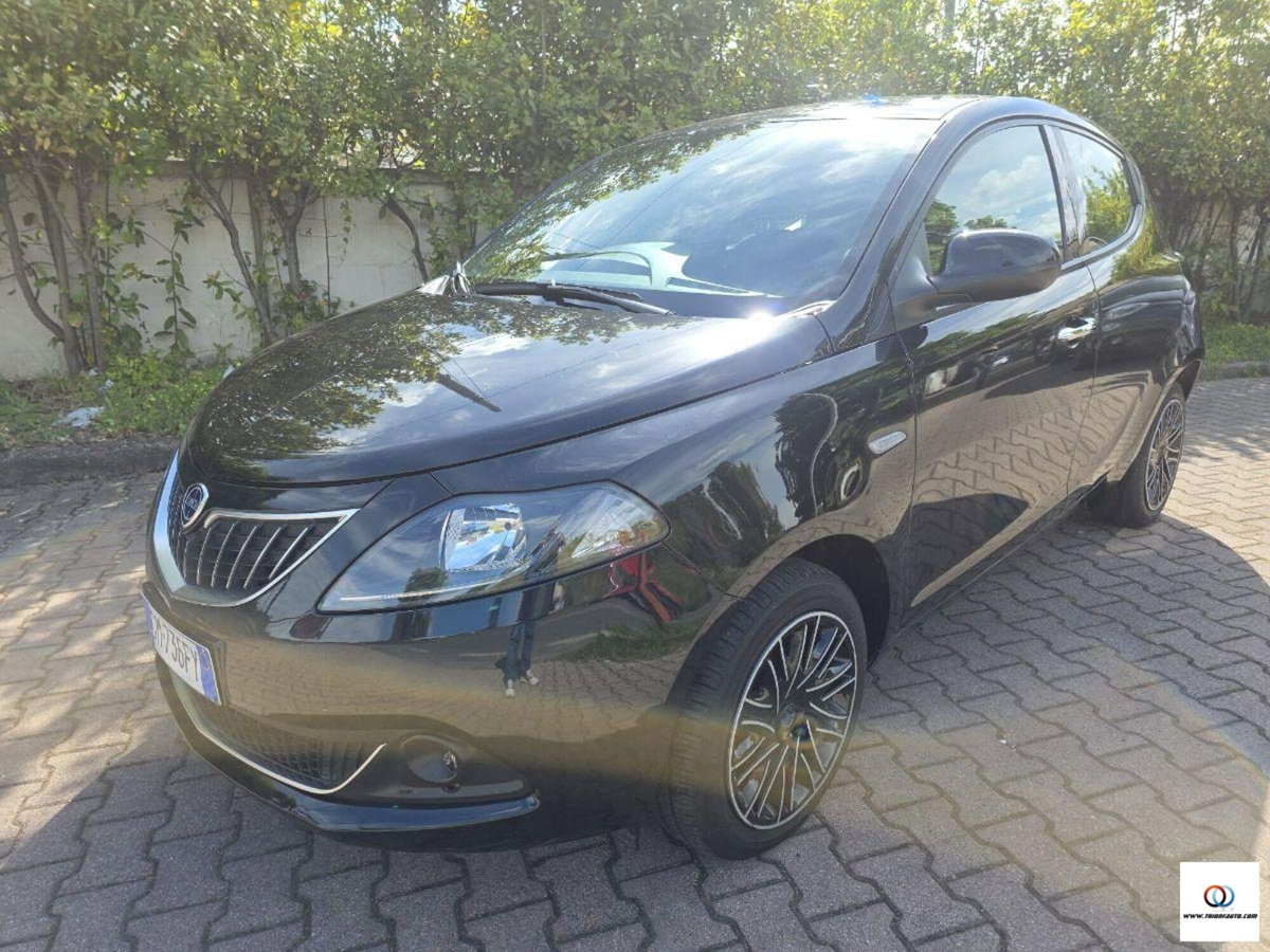 Lancia Ypsilon 1.0 FireFly 5 porte S&S Hybrid Ecochic A. Ferretti (3)