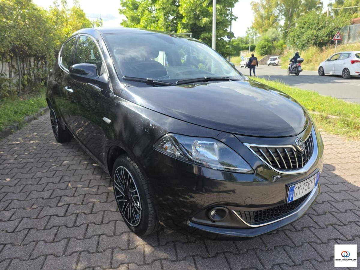 Lancia Ypsilon 1.0 FireFly 5 porte S&S Hybrid Ecochic A. Ferretti (4)