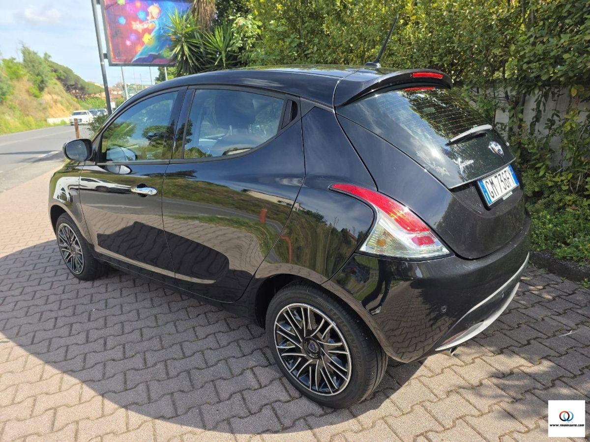 Lancia Ypsilon 1.0 FireFly 5 porte S&S Hybrid Ecochic A. Ferretti (5)