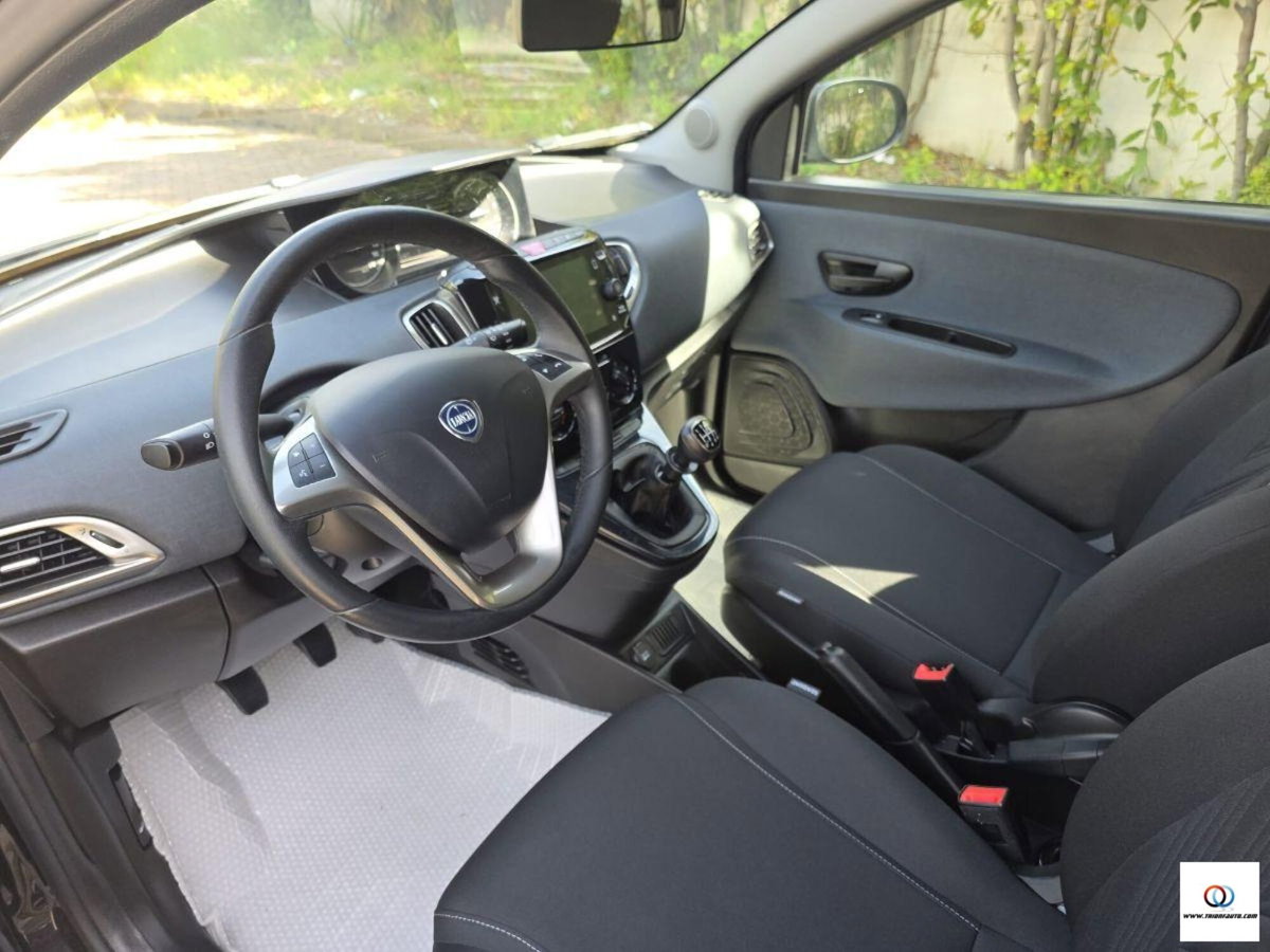 Lancia Ypsilon 1.0 FireFly 5 porte S&S Hybrid Ecochic A. Ferretti (8)