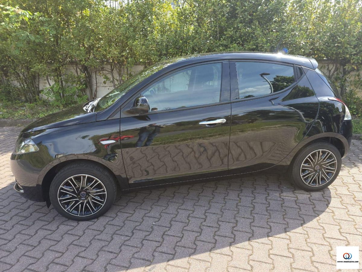 Lancia Ypsilon 1.0 FireFly 5 porte S&S Hybrid Ecochic A. Ferretti (9)