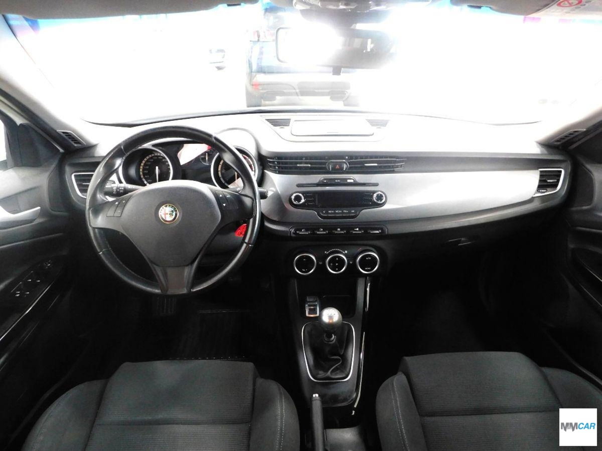 Alfa Romeo Giulietta 1.6 JTDm-2 Distinctive (11)