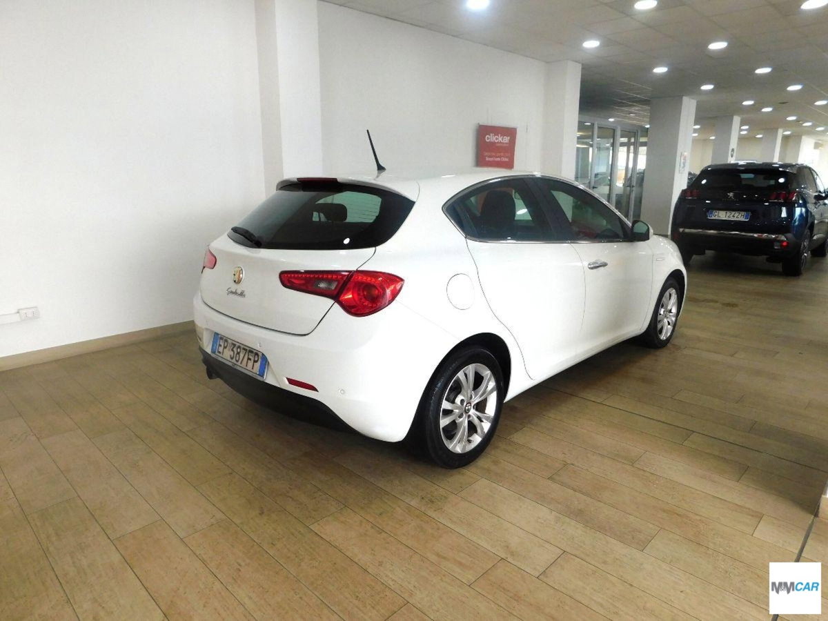 Alfa Romeo Giulietta 1.6 JTDm-2 Distinctive (3)