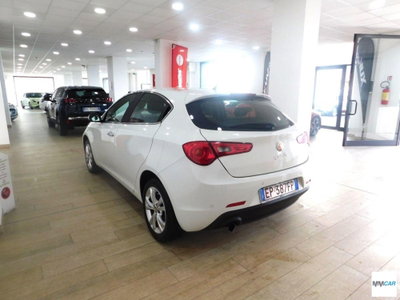 Alfa Romeo Giulietta 1.6 JTDm-2 Distinctive (4)
