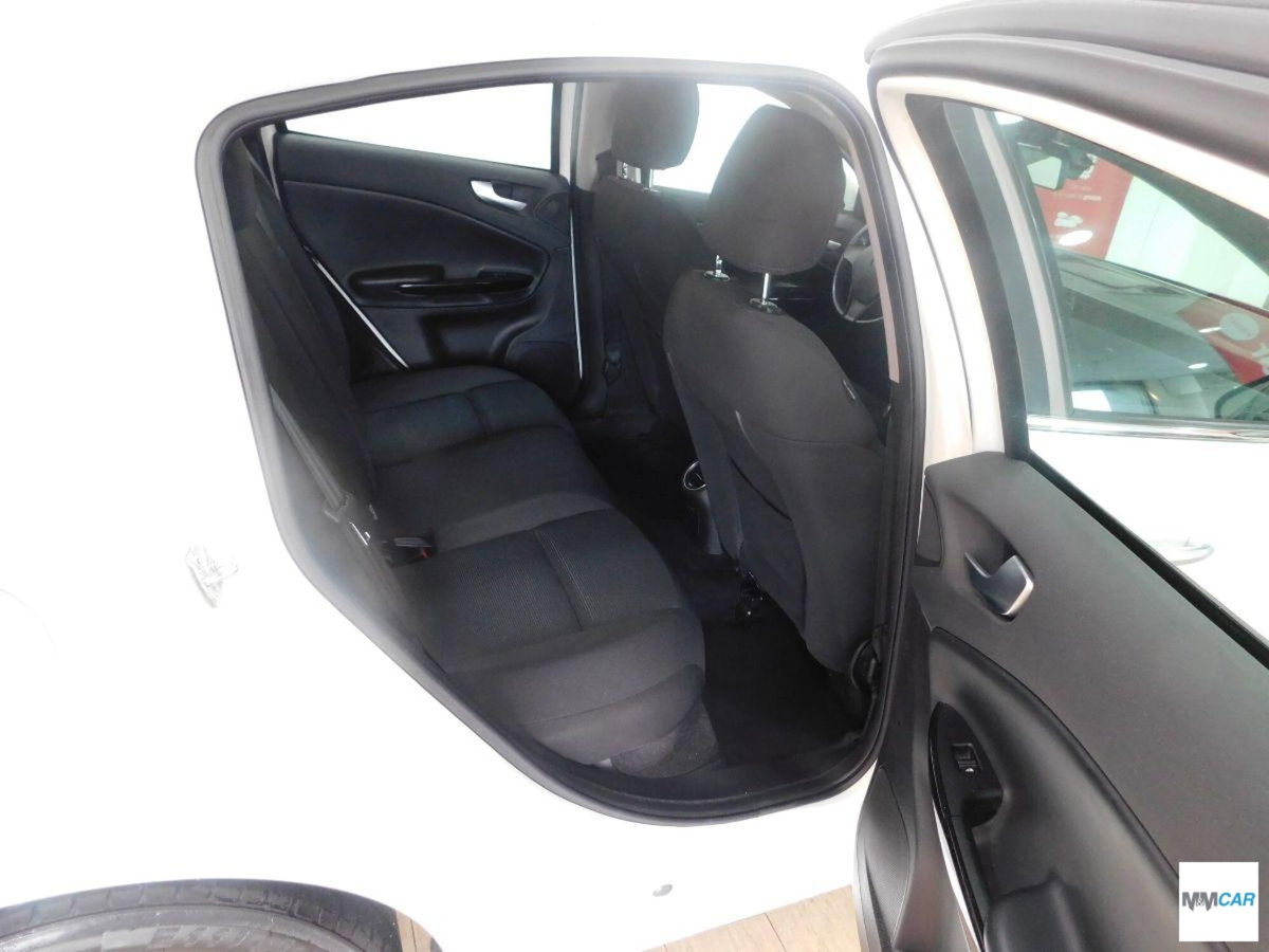 Alfa Romeo Giulietta 1.6 JTDm-2 Distinctive (7)