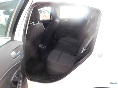Alfa Romeo Giulietta 1.6 JTDm-2 Distinctive (8)