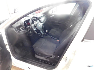 Alfa Romeo Giulietta 1.6 JTDm-2 Distinctive (9)
