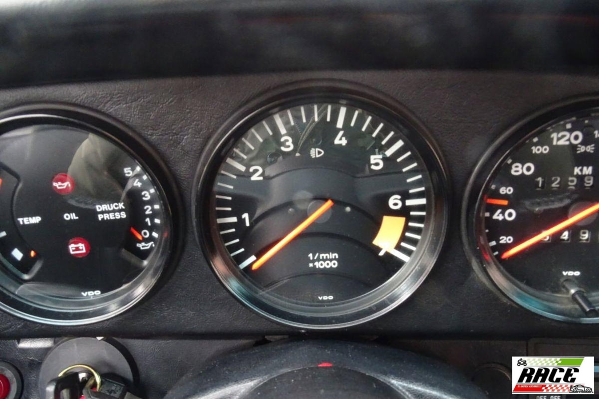 Porsche 911 Cabrio SC 3.0 Targa (11)