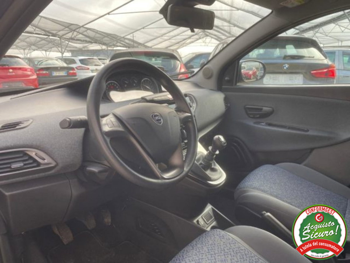 Lancia Ypsilon 1.0 FireFly 5 porte S&S Hybrid Ecochic Gold (8)