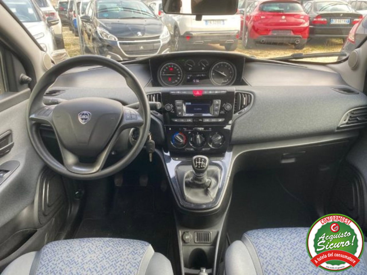 Lancia Ypsilon 1.0 FireFly 5 porte S&S Hybrid Ecochic Gold (9)