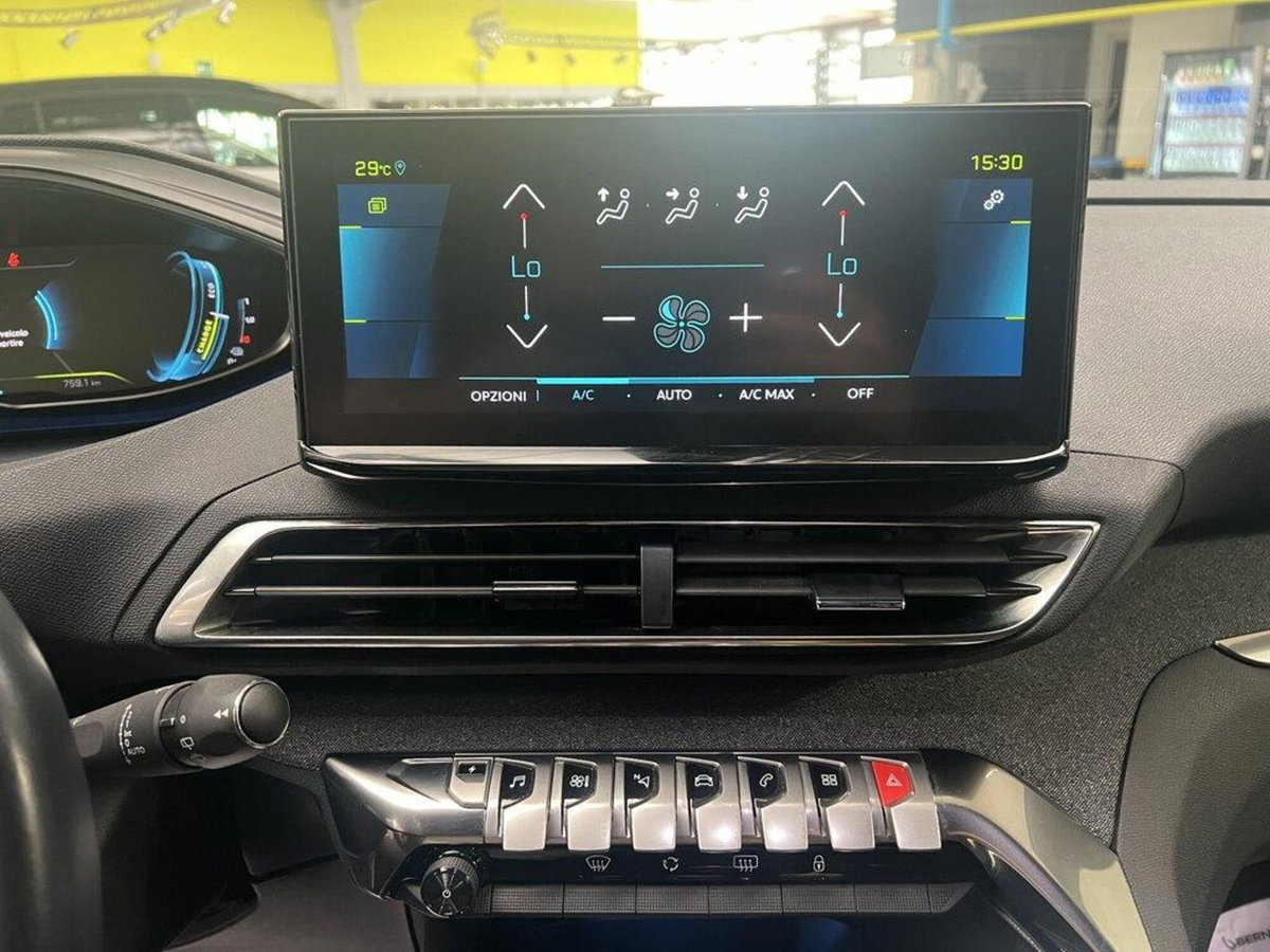 Peugeot 3008 Hybrid4 300 e-EAT8 Allure Pack (14)