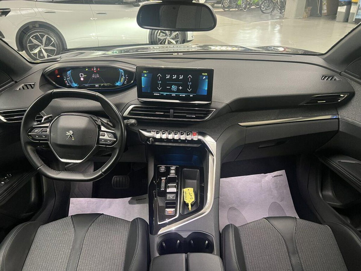 Peugeot 3008 Hybrid4 300 e-EAT8 Allure Pack (9)