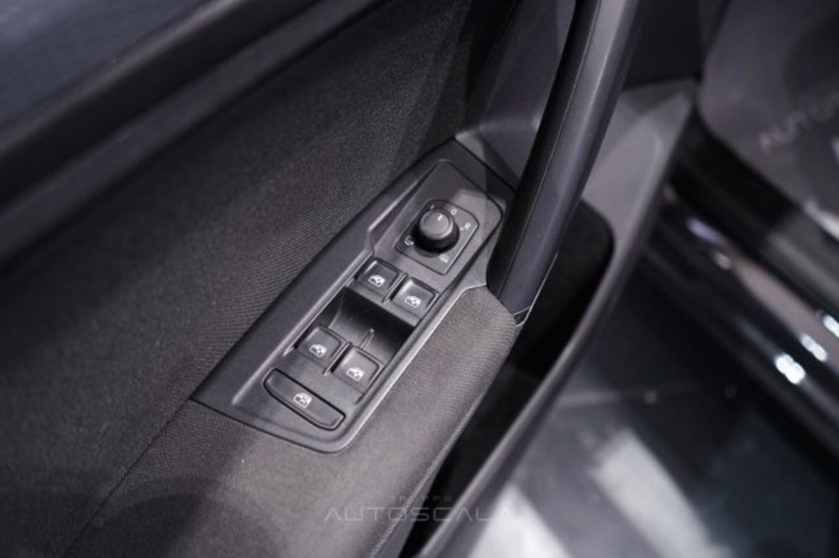 Volkswagen Tiguan 2.0 TDI 150 CV SCR DSG 4MOTION Life (10)